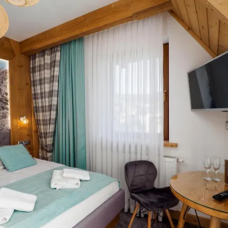 Z Jacuzzi Ogrodowym, Widokiem Na Gory